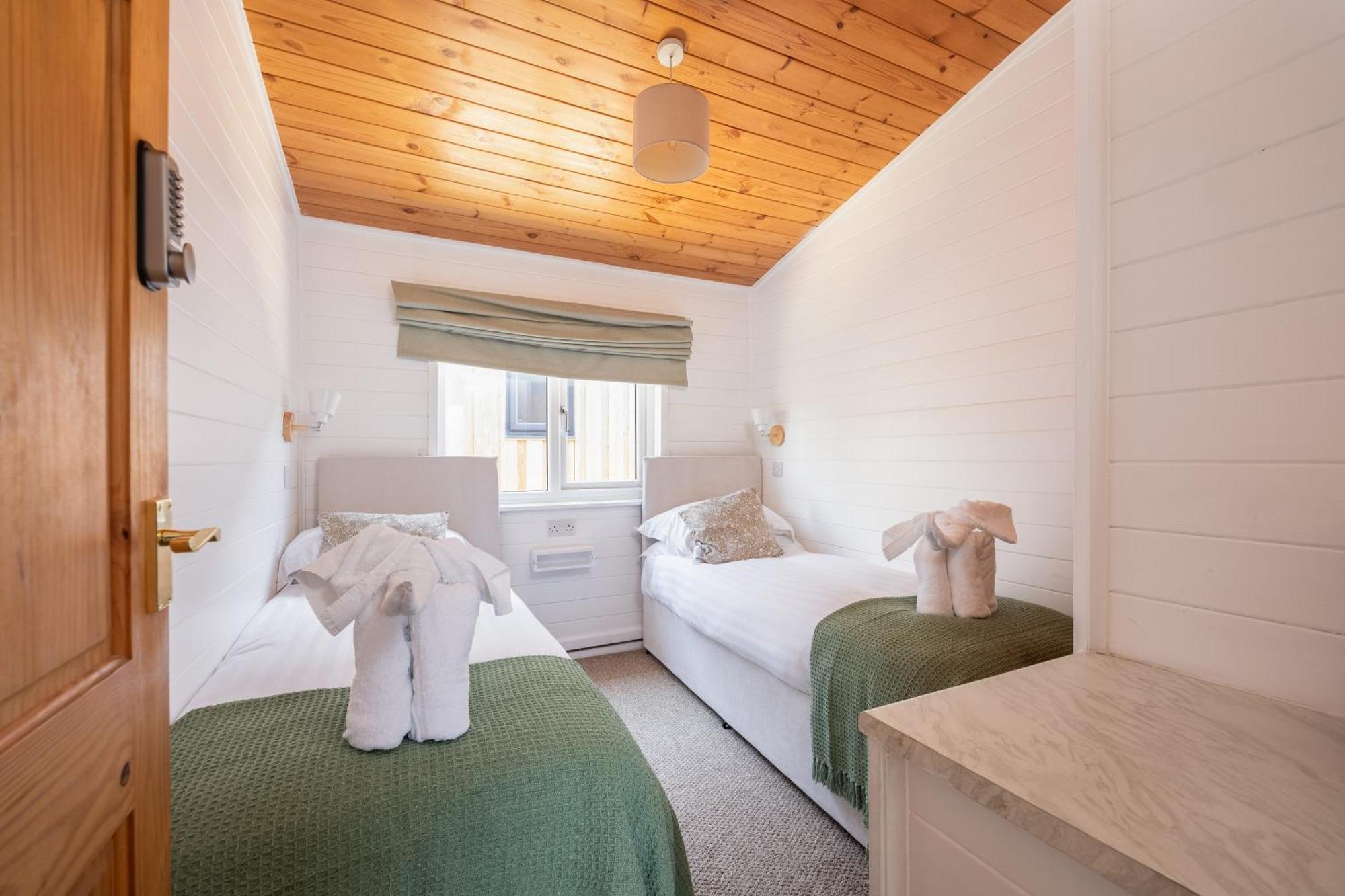 West Chalet At Tapnell Farm Ярмът Екстериор снимка