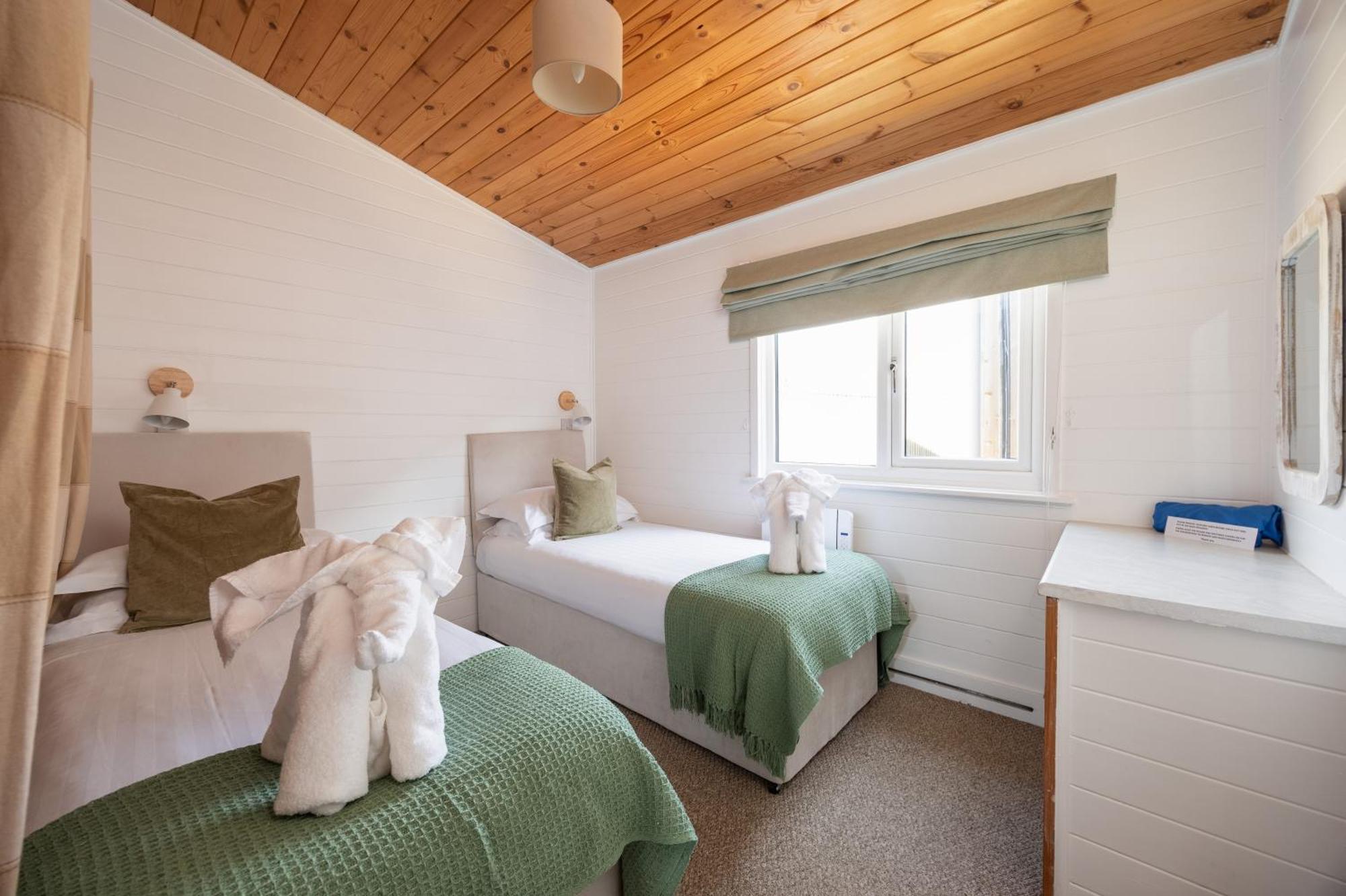 West Chalet At Tapnell Farm Ярмът Екстериор снимка