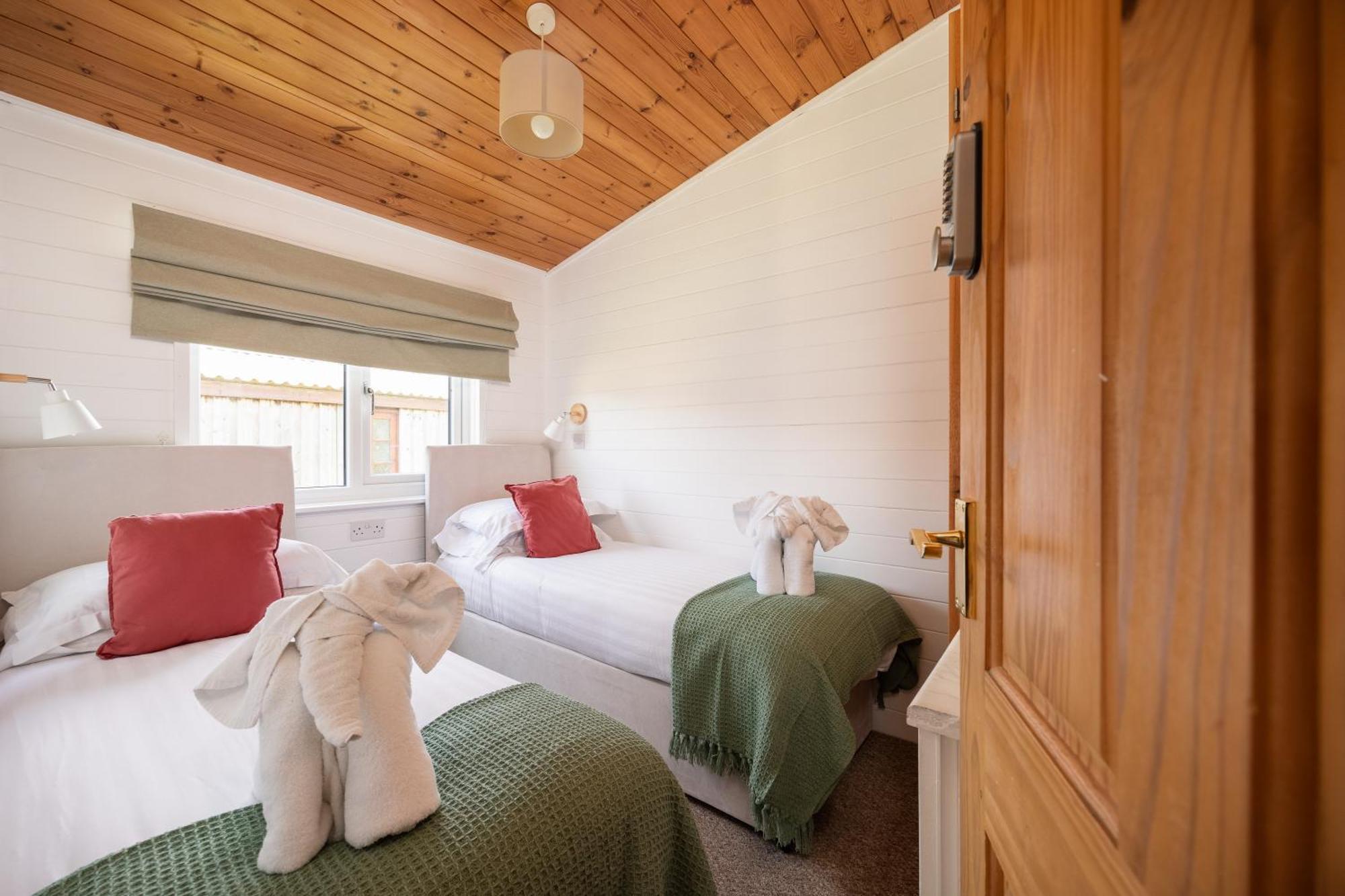 West Chalet At Tapnell Farm Ярмът Екстериор снимка