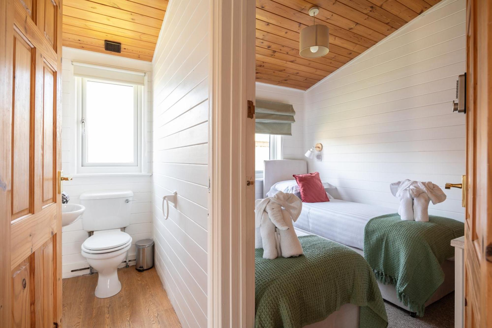West Chalet At Tapnell Farm Ярмът Екстериор снимка
